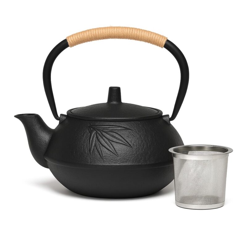 Théière En Fonte Feuille Nocturne Avec Filtre – Motif Bambou Ton Sur Ton Théière en Fonte Feuille Nocturne – Motif Bambou Ton sur Ton