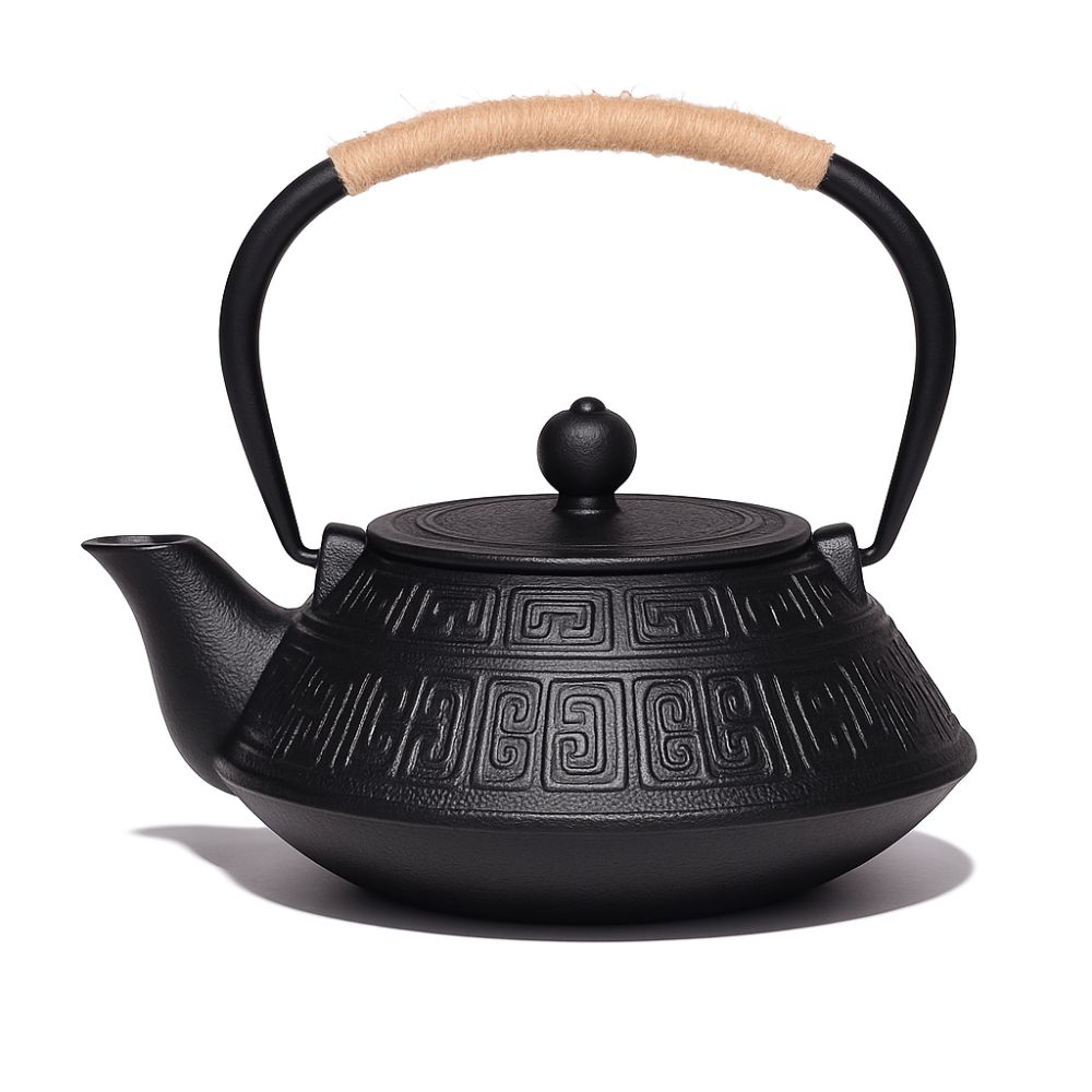 Théière en Fonte Héritage Antique – Motif Géométrique Ancestral