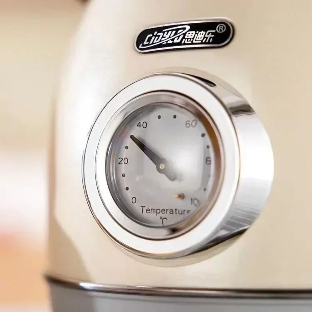 Bouilloire Sans Plastique 1,8L beige avec thermomètre analogique intégré, affichage de la température en degrés Celsius.