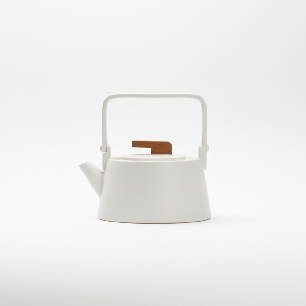 Théière en Céramique Bouilloire Scandinave 800ml blanche avec anse et bouton en bois clair, design épuré.