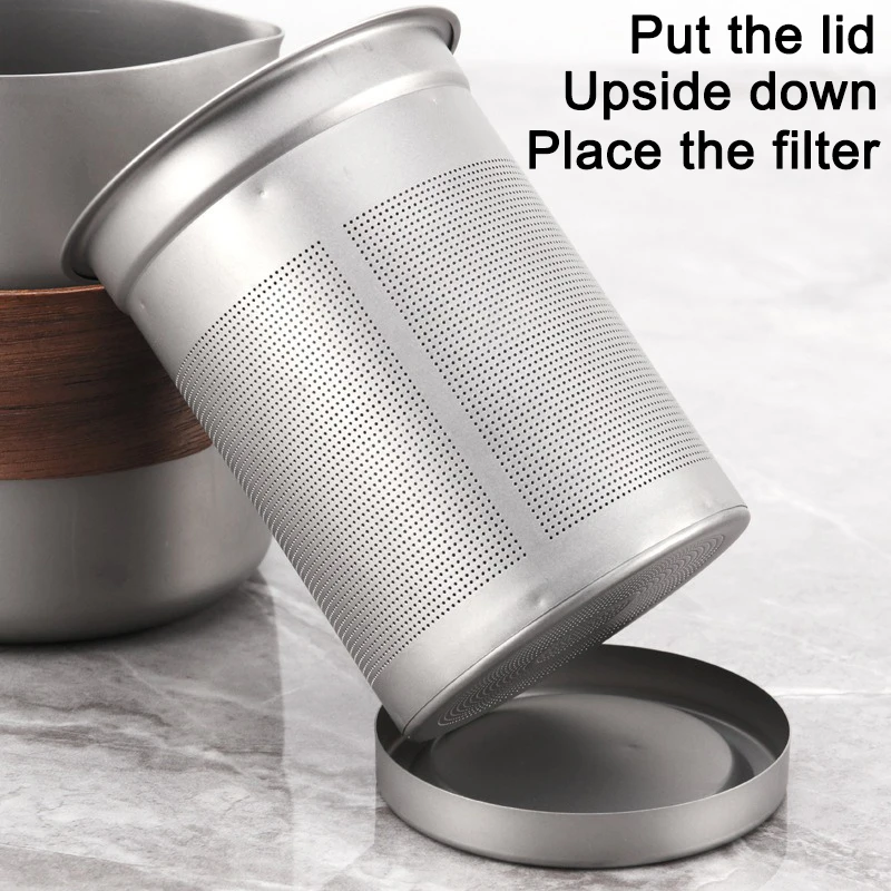 S1c4a45c7e6df4b79934ea19bf413844ax.webp Set Théière Voyage Inox Titane - Théière Portable, Infuseur et Tasses Double Paroi - Kit Thé Camping
